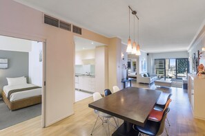 Two Bedroom Riverview Apartment - Riverside Tower  | Room amenity - Riverside Apartments Melbourne (Melbourne)