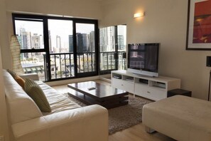 32-inch LCD TV with digital channels, TV - Riverside Apartments Melbourne (Melbourne)