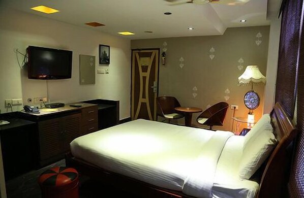 Standard Room | Premium bedding, minibar, in-room safe, individually decorated