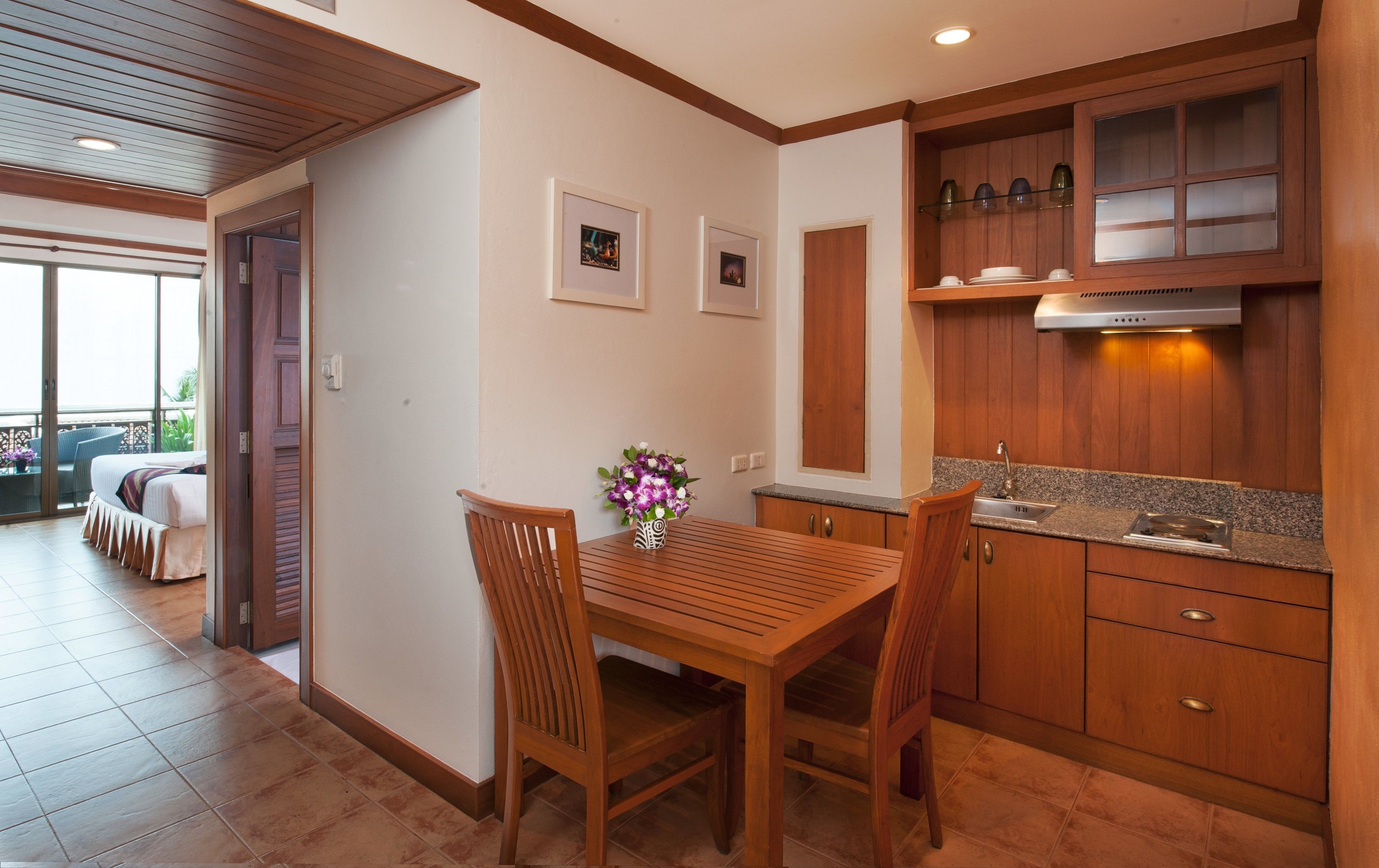 deluxe suite | private kitchenette | fridge