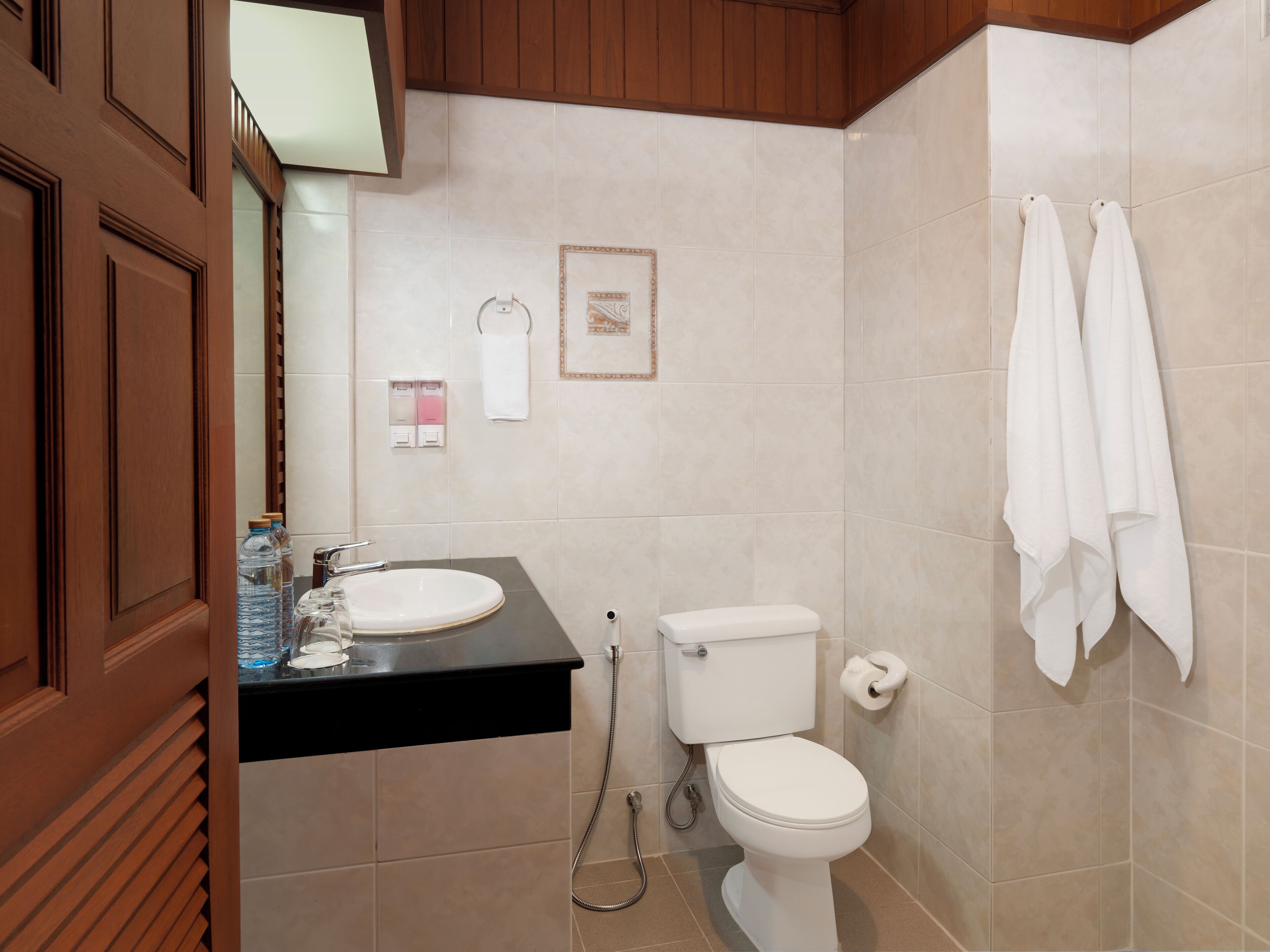 deluxe double or twin room, pool view | bathroom | shower, free toiletries, hair dryer, towels