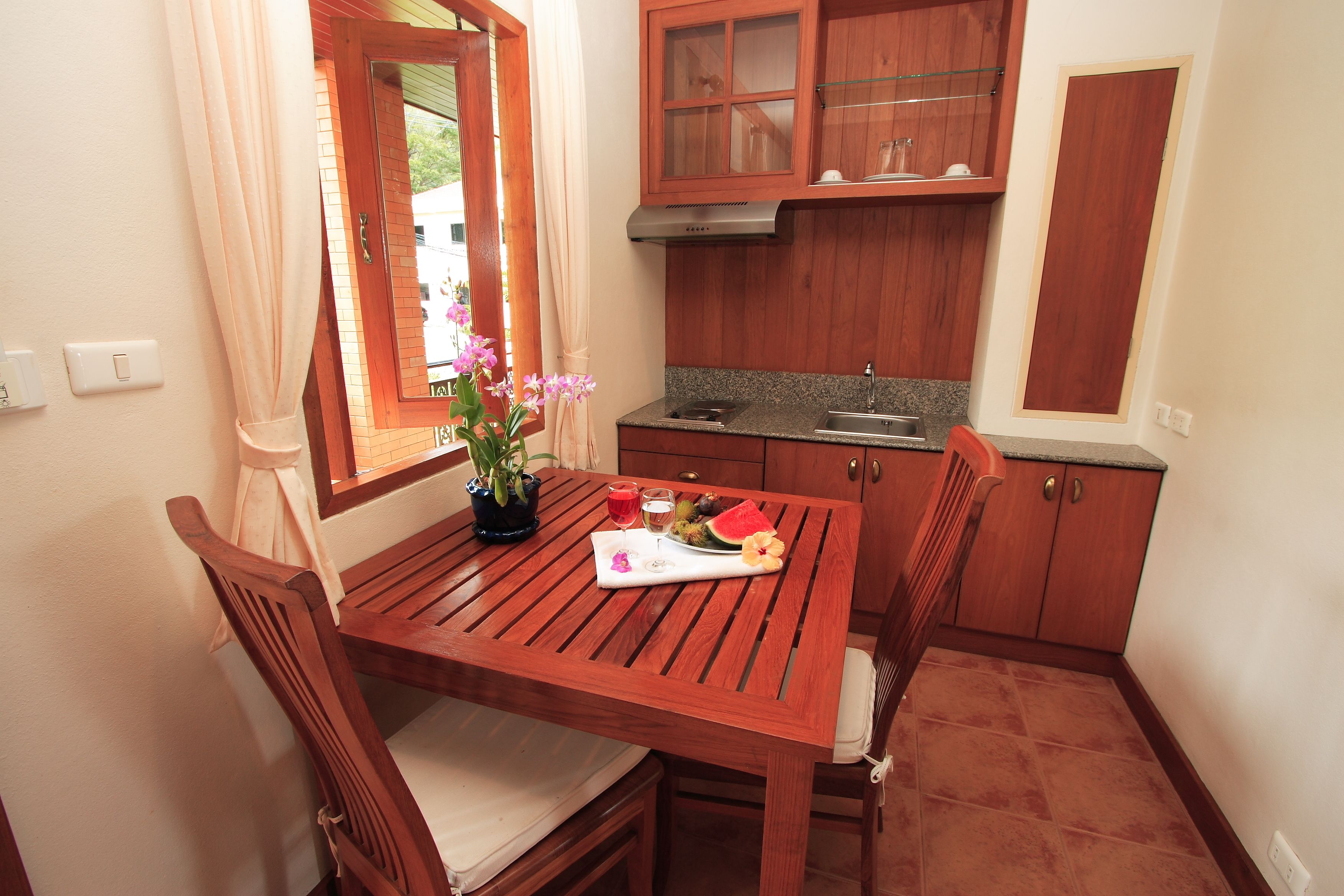 deluxe suite | private kitchenette | fridge
