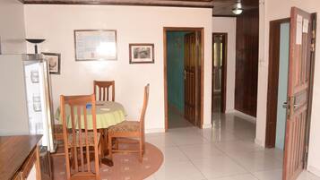 Premium Apartment, Ensuite | Dining | Breakfast, lunch, dinner served; French cuisine, beach views