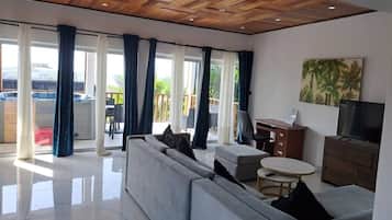Premium Suite, Ensuite, Sea View | Lounge