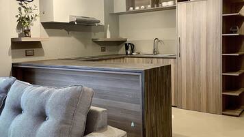 Executive Apartment | Private kitchen | Full-sized fridge, microwave, stovetop, electric kettle