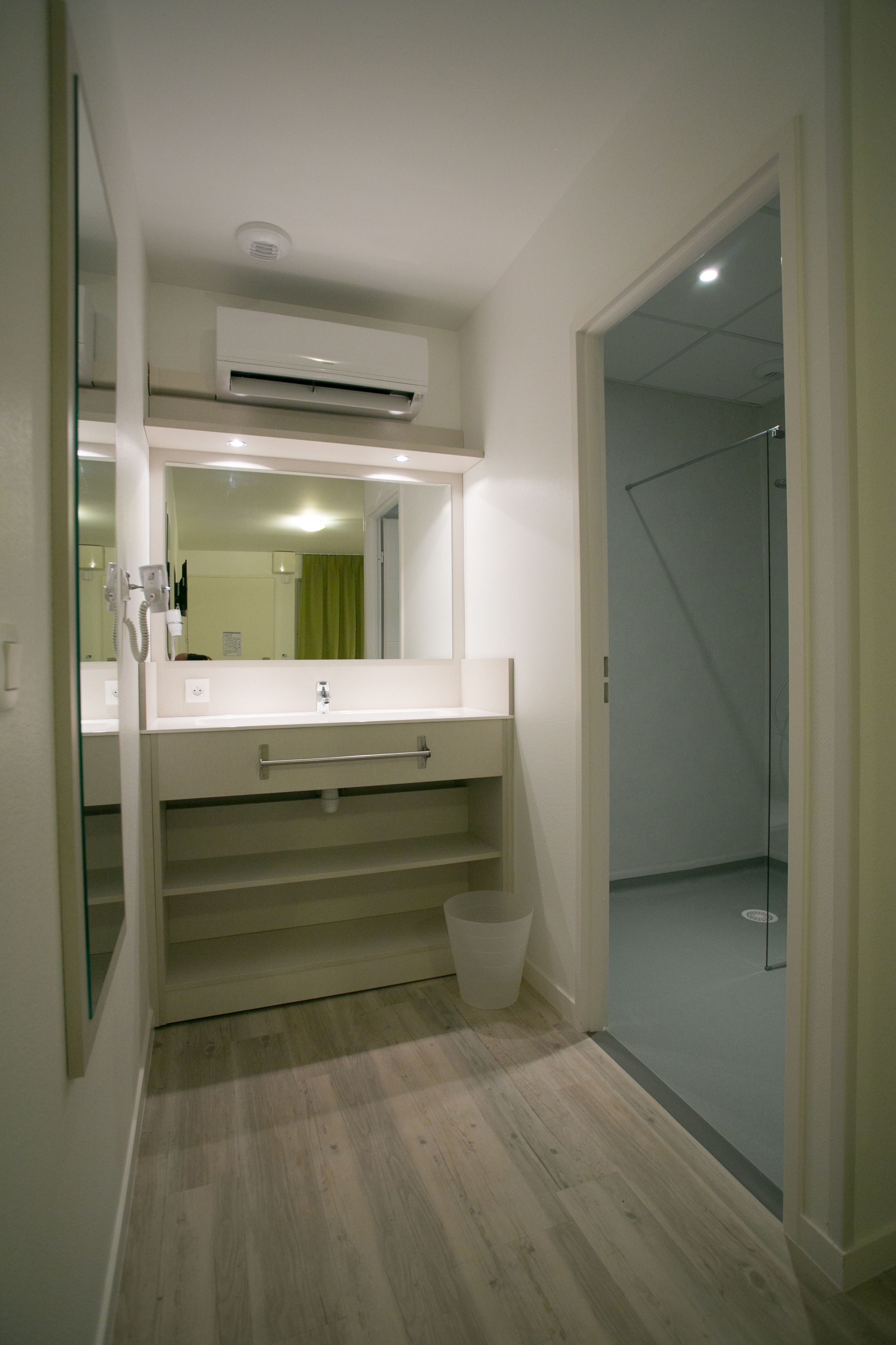 double room | bathroom sink