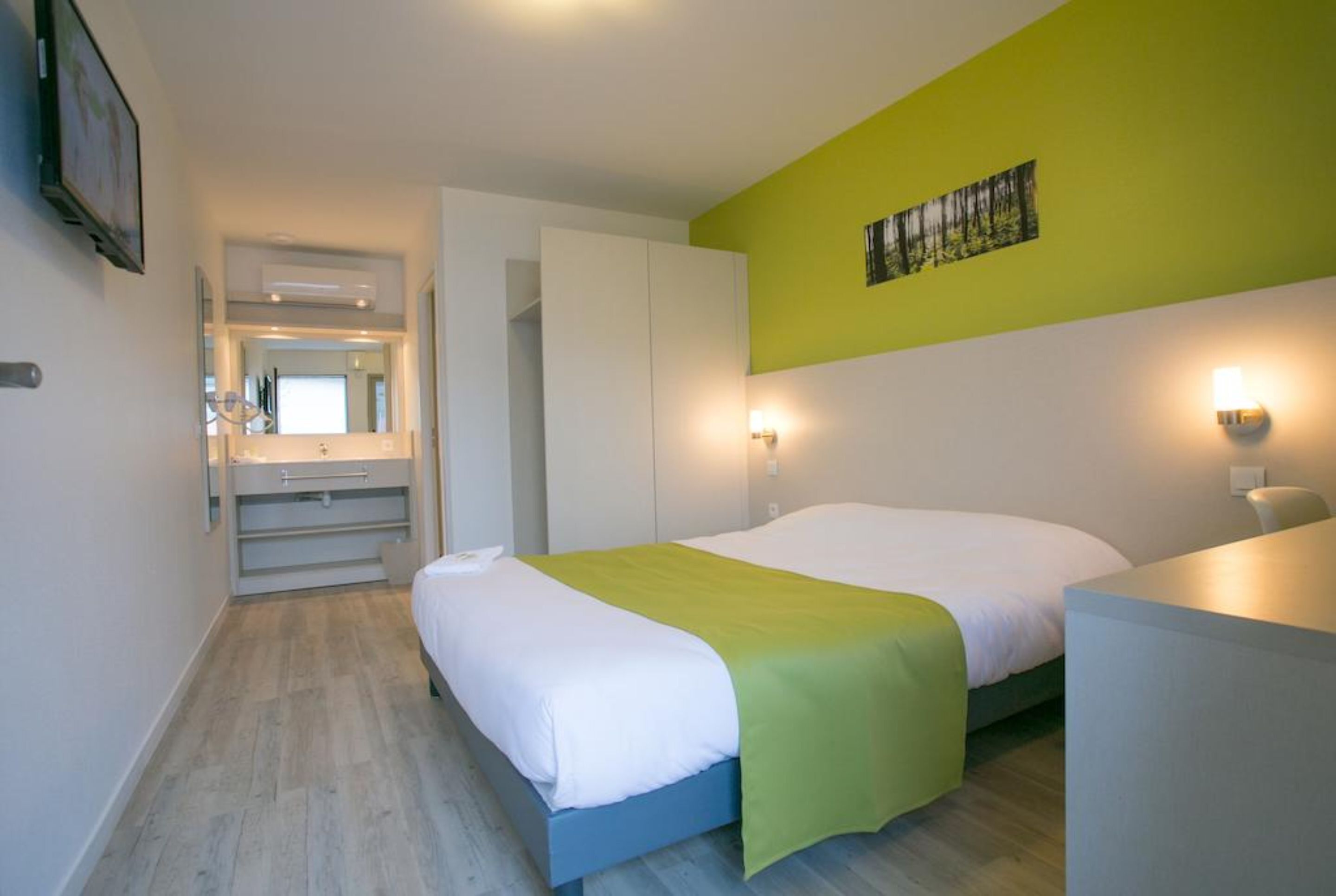 double room | premium bedding, desk, blackout curtains, soundproofing