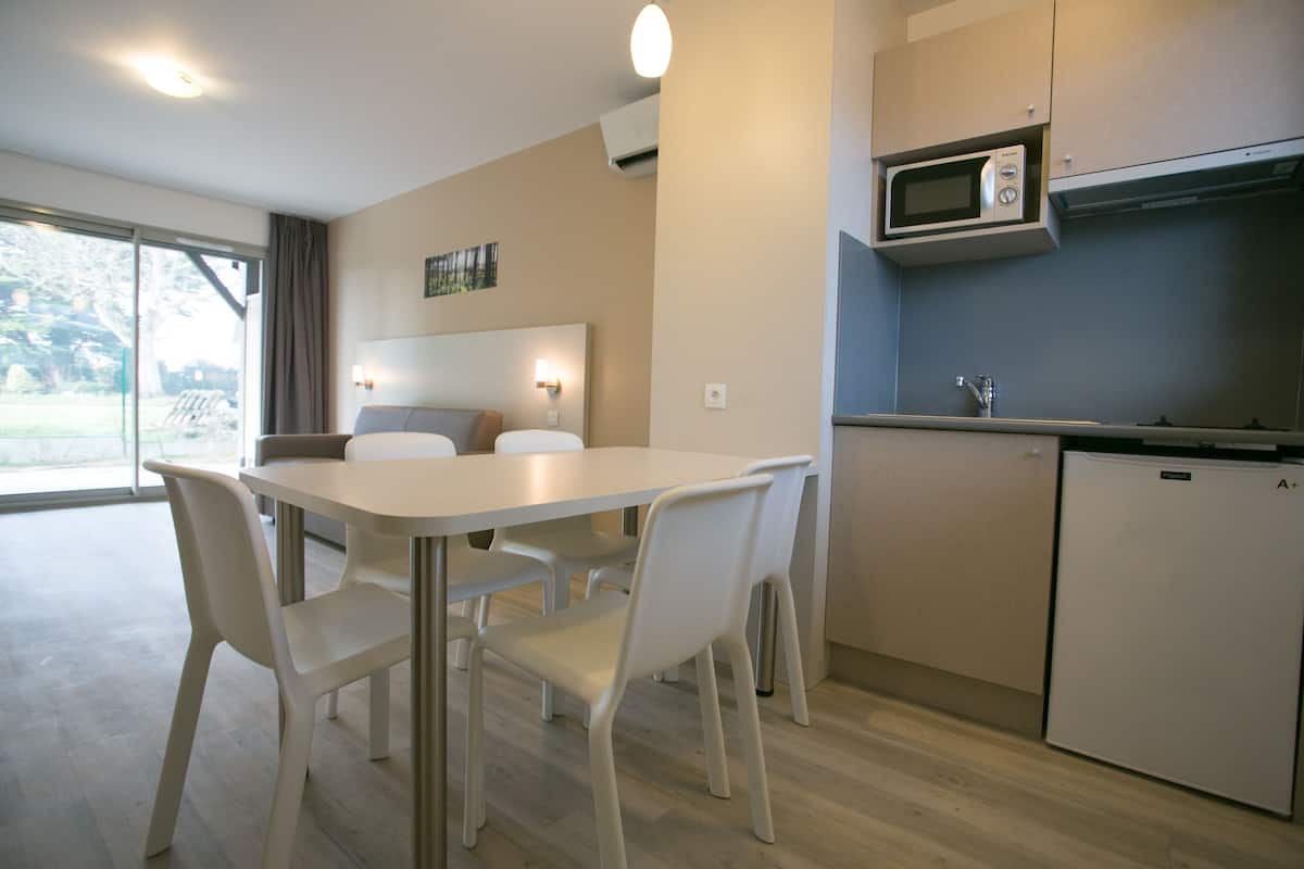 family apartment with 2 connecting rooms with terrace | private kitchenette