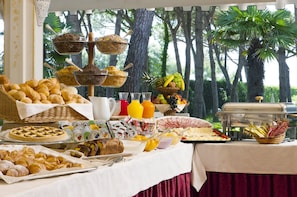 Free daily buffet breakfast - Hotel & Resort Gallia (Jesolo)