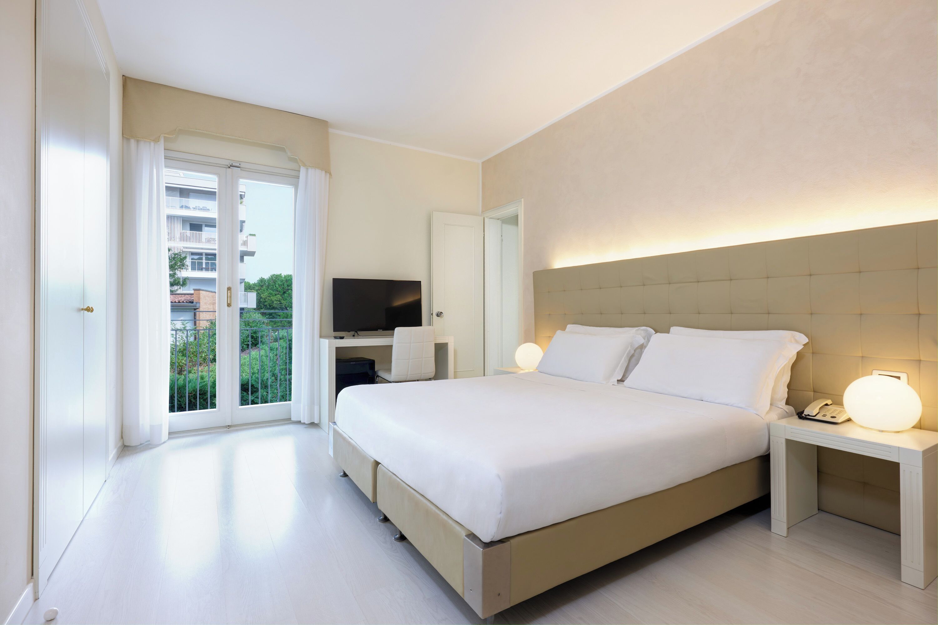 Minibar, in-room safe, desk, free WiFi