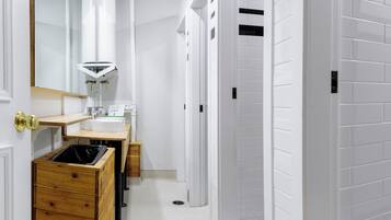 Doccia, asciugacapelli, asciugamani