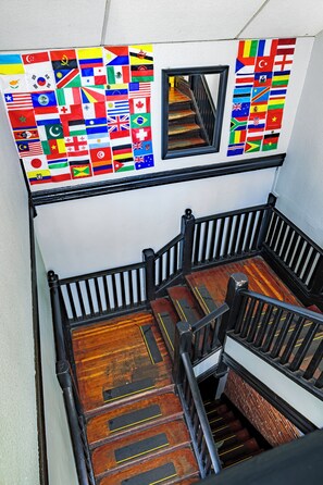 Living area - Cambie Hostel Gastown (Vancouver)