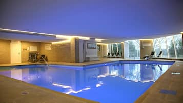 Indoor pool, pool loungers