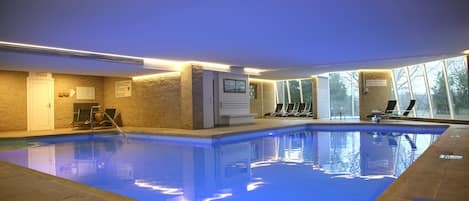 Indoor pool, pool loungers