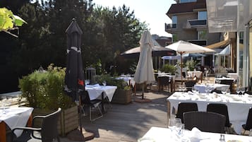 供應早餐、午餐和晚餐,法國料理