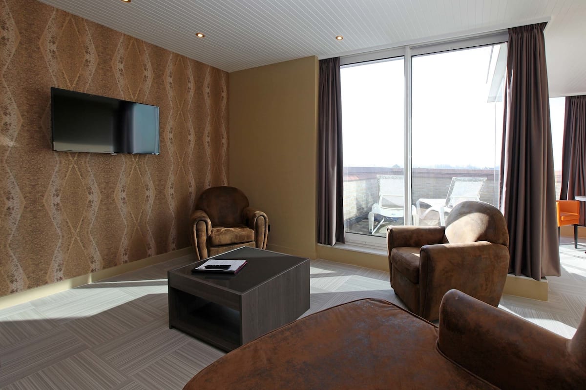Penthouse | Living area | LCD TV