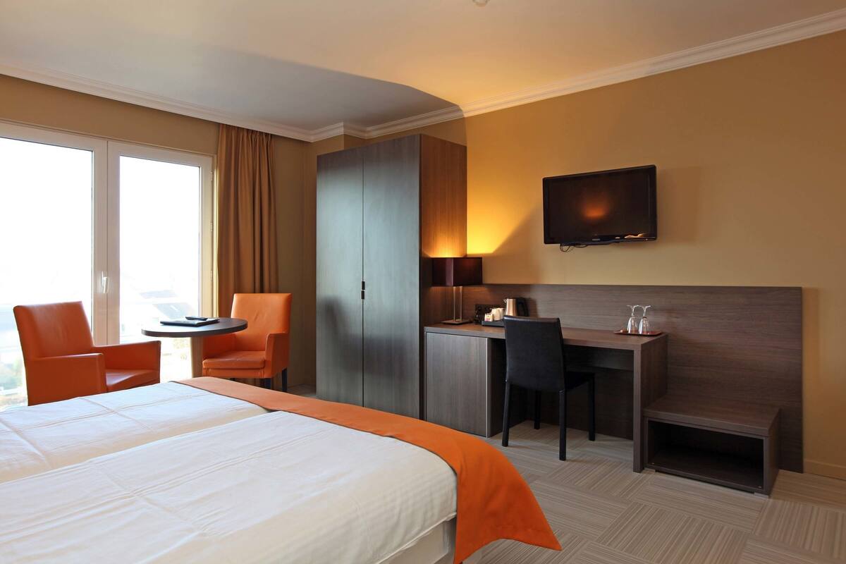 Superior Double Room | Minibar, in-room safe, desk, laptop workspace