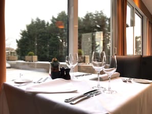 Breakfast, lunch, dinner served; French cuisine - Hotel Donny (De Panne)