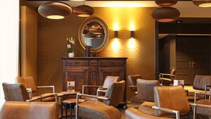Lobby-lounge