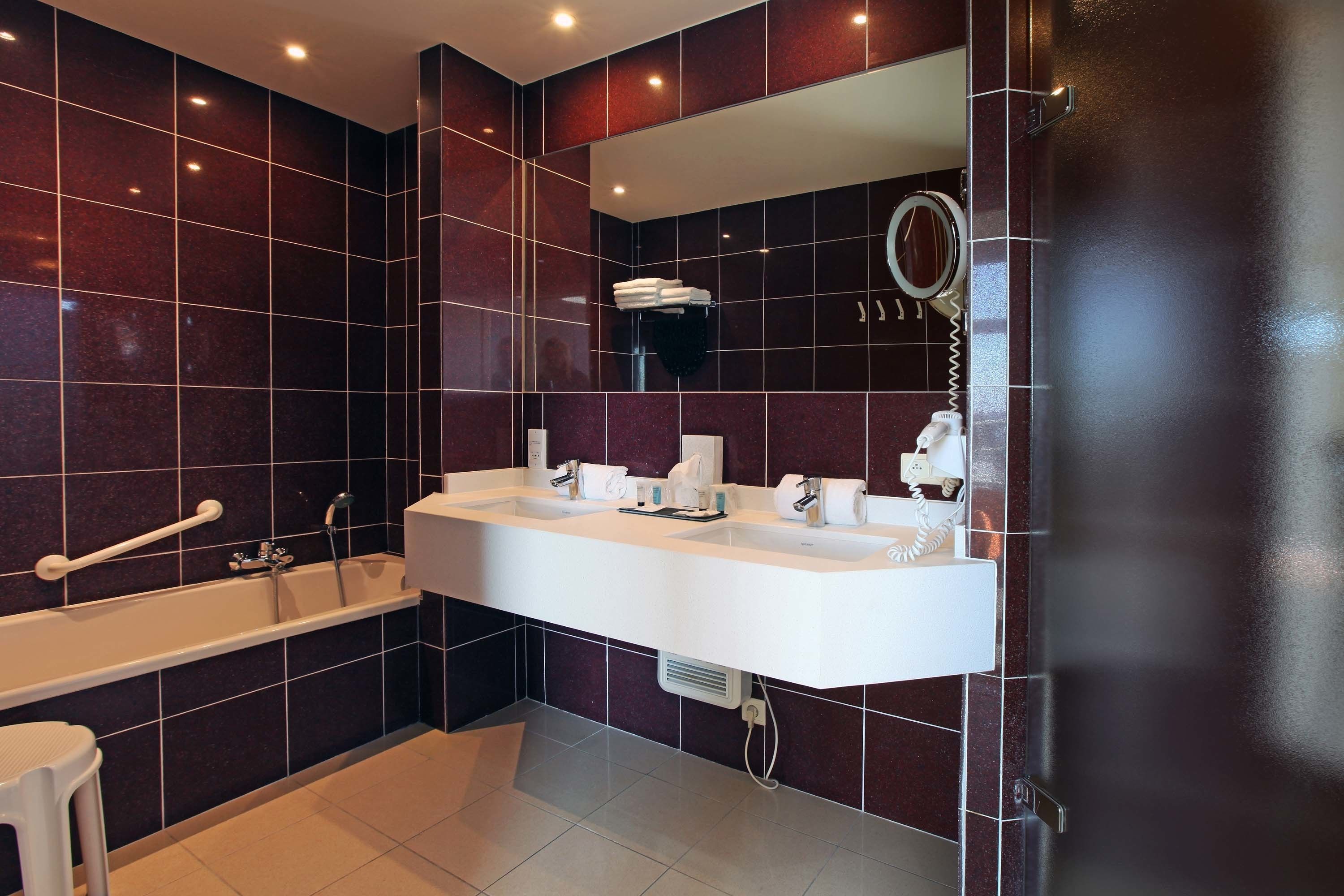 penthouse | bathroom | shower, free toiletries, hair dryer, bathrobes