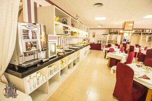 Desayuno buffet todos los días (con cargo)