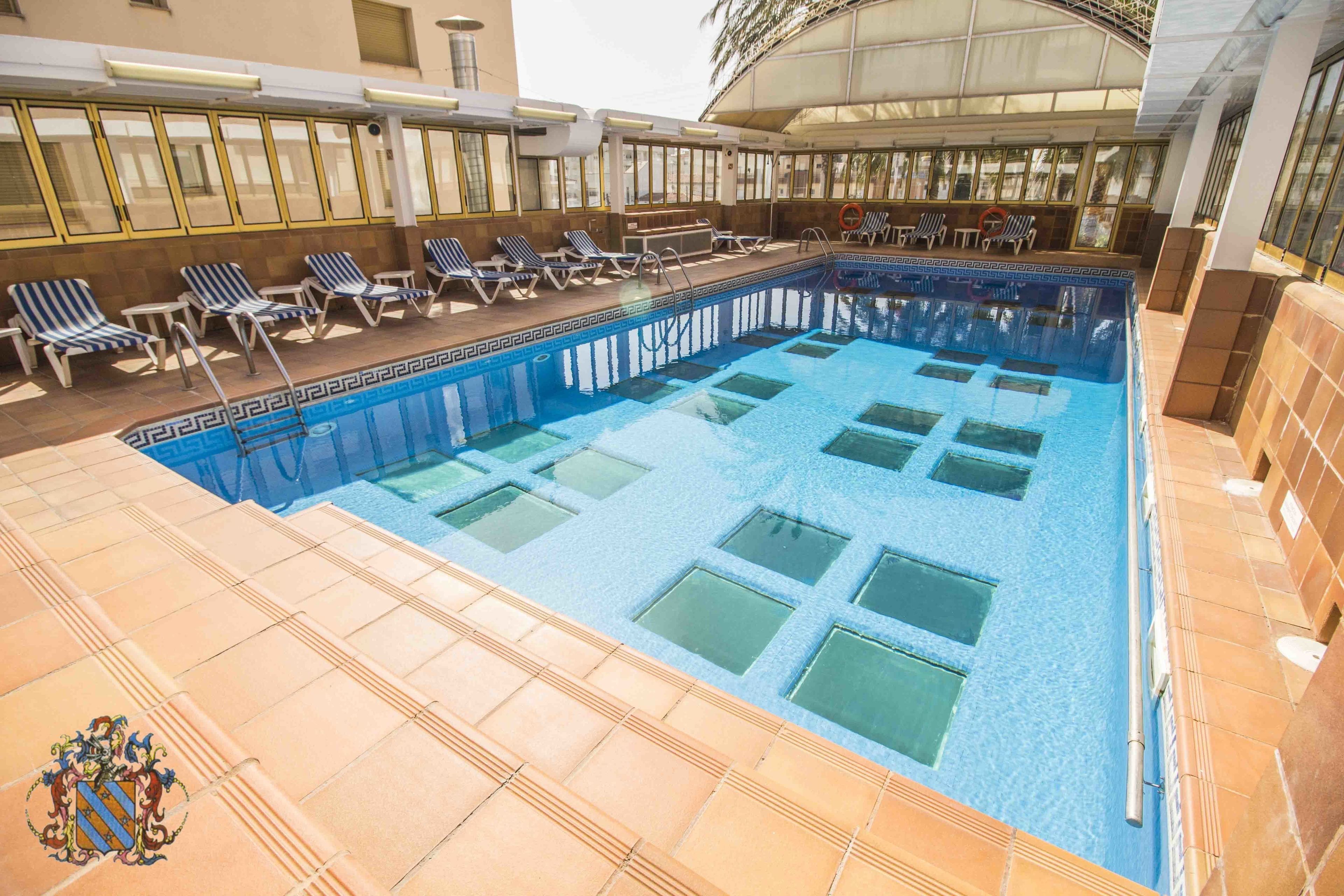 Indoor pool, seasonal outdoor pool, pool loungers