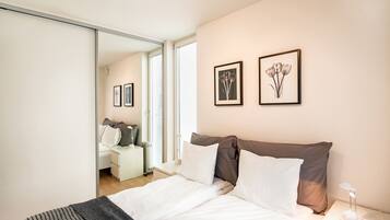 1 غرفة نوم ومكتب وتجهيزات عازلة للصوت ومكواة/لوح كي