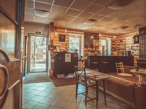 ฝ่ายต้อนรับ