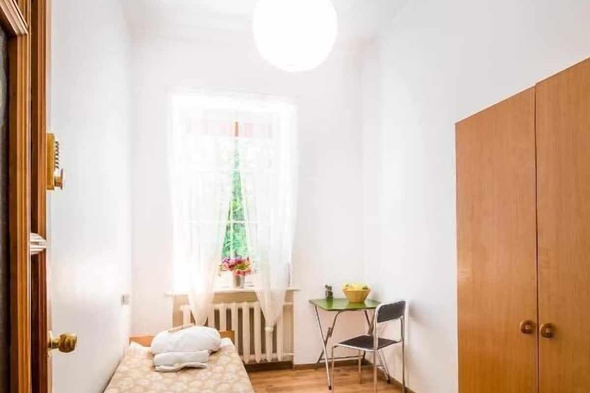 Basic Single Room, 1 Twin Bed | Iron/ironing board, free WiFi, bed sheets