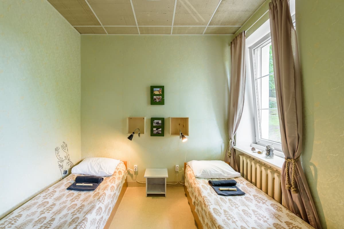 Iron/ironing board, free WiFi, bed sheets