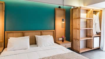 Deluxe Room | 1 bedroom, individually decorated, desk, laptop workspace