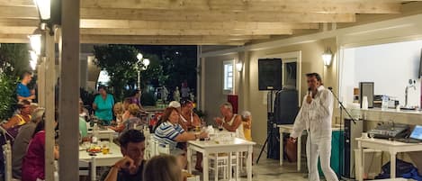 Karaoke odası