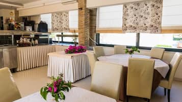 Se sirven almuerzos y cenas