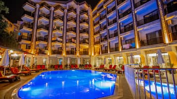Indoor pool, seasonal outdoor pool, free pool cabanas, pool umbrellas