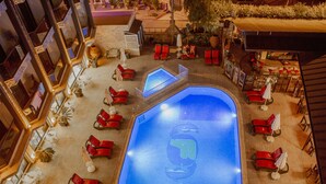 A rooftop pool area with red lounge chairs and a sign reading "FATH OTEL". - Fatih Hotel Kleopatra (Alanya)