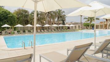 Outdoor pool, pool loungers