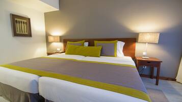 Minibar, Zimmersafe, Schreibtisch, schallisolierte Zimmer