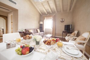 Executive suite | Dineren op de kamer