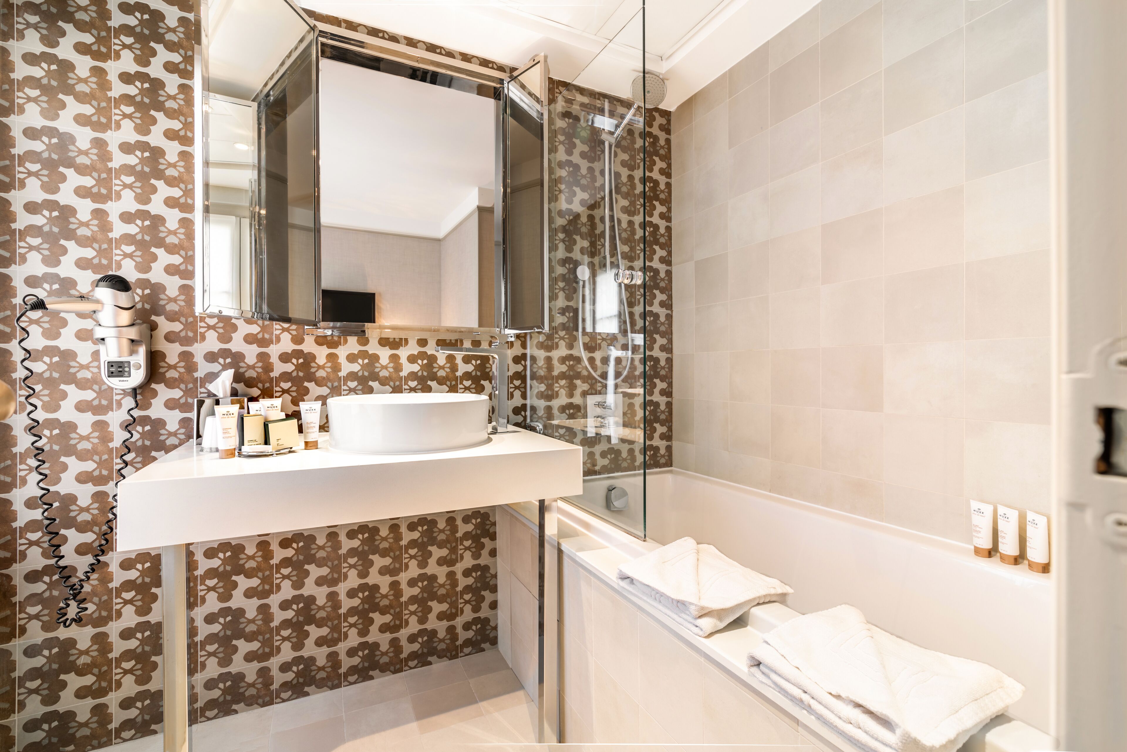 junior suite | minibar, in-room safe, blackout curtains, soundproofing