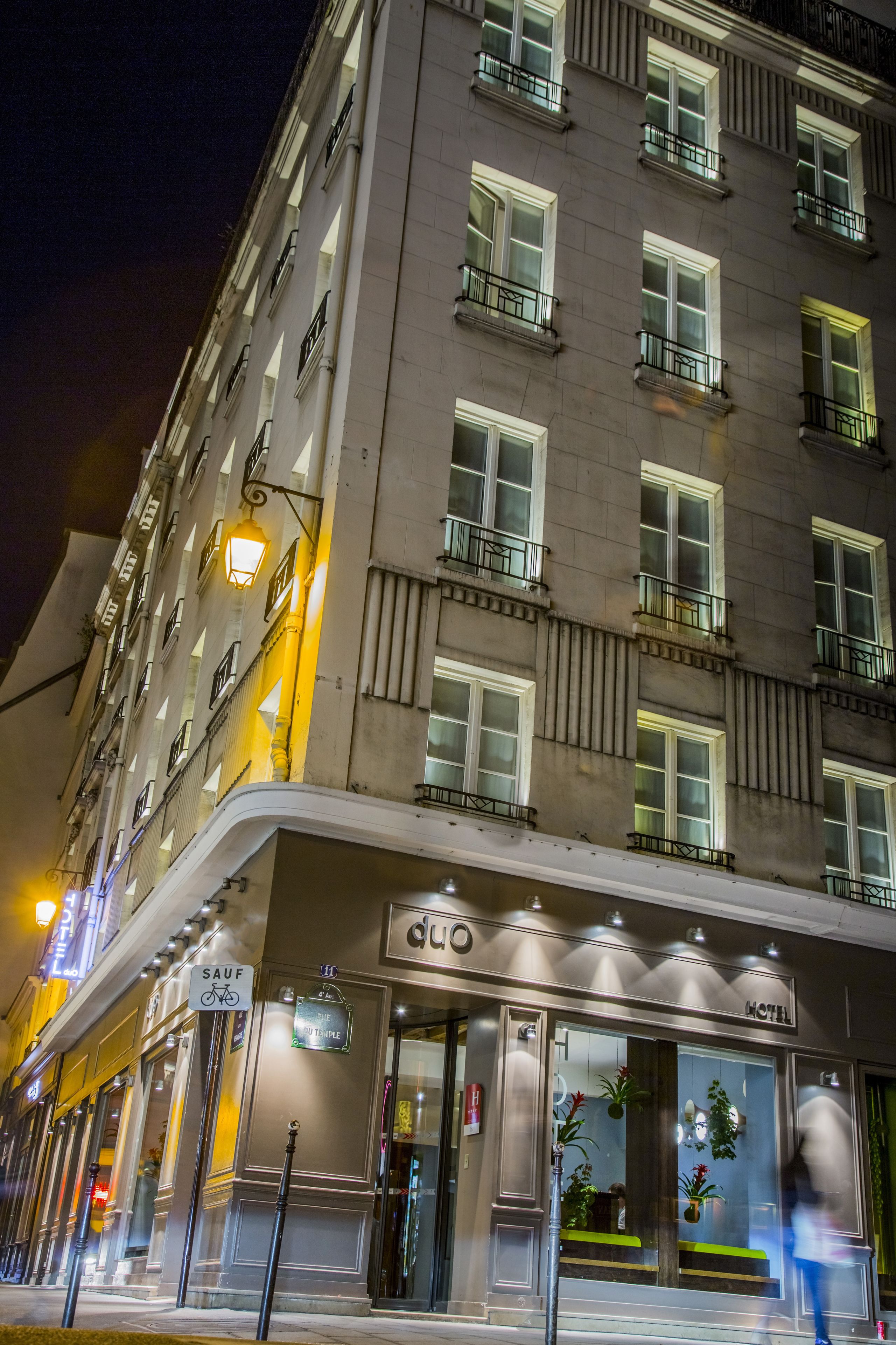 Fachada de la propiedad por la tarde o noche