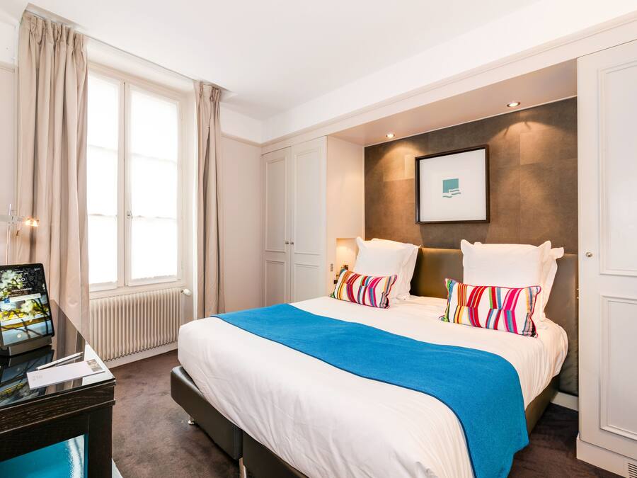 Minibar, caja de seguridad en la habitación y cortinas blackout