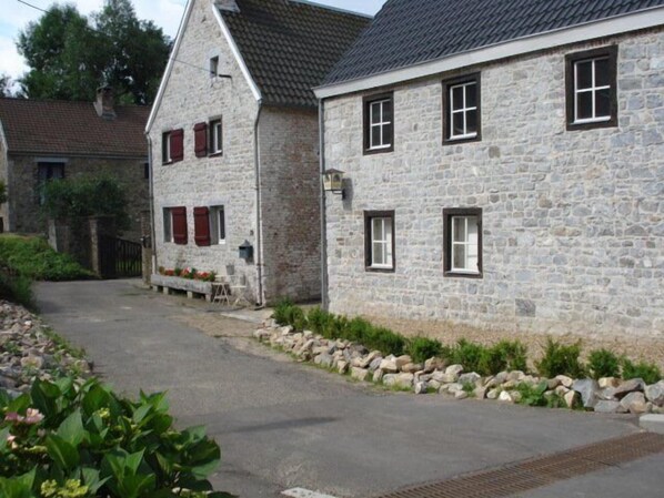 Property grounds - Hotel Berneau (Dalhem)