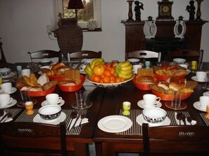 Basic Single Room, 1 Twin Bed, Courtyard View | Dining - Hotel Berneau (Dalhem)