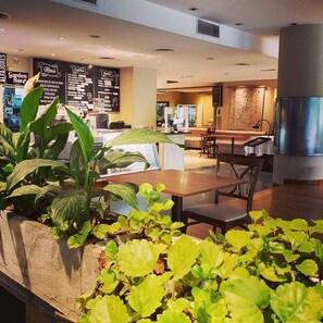 Breakfast, lunch, dinner served; Regional cuisine, pool views - Garden Park Hotel (Tucuman)