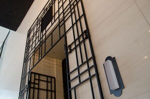 Exterior detail - Courtyard by Marriott Tokyo Station (Tokyo)