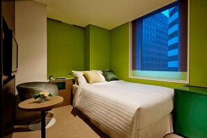 Room, 1 Double Bed | Premium bedding, in-room safe, iron/ironing board, free WiFi - Courtyard by Marriott Tokyo Station (Tokyo)