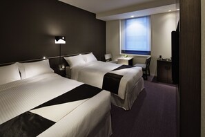 Premium bedding, in-room safe, iron/ironing board, free WiFi - Courtyard by Marriott Tokyo Station (Tokyo)