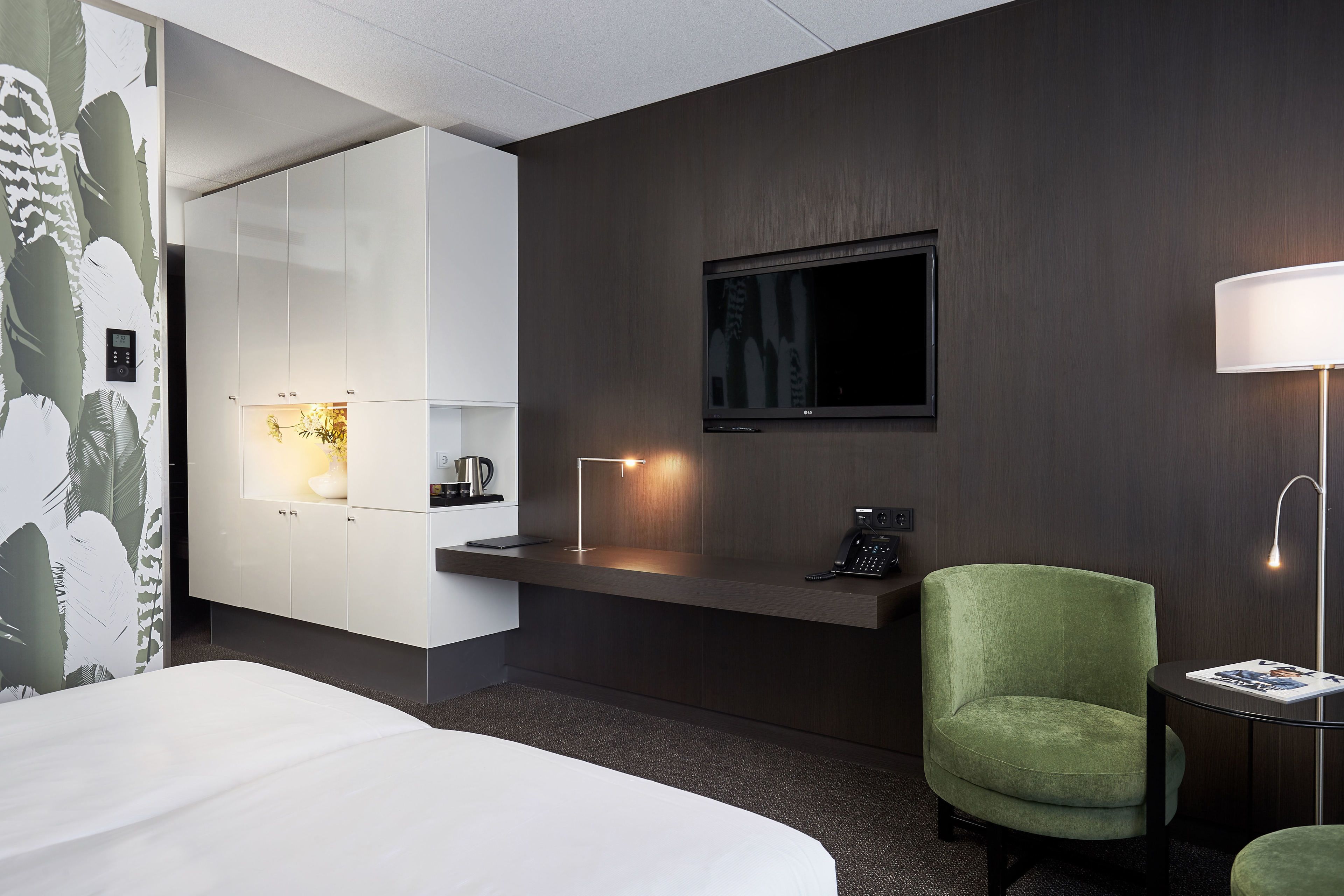 comfort twin room, 2 single beds | minibar, in-room safe, desk, iron/ironing board