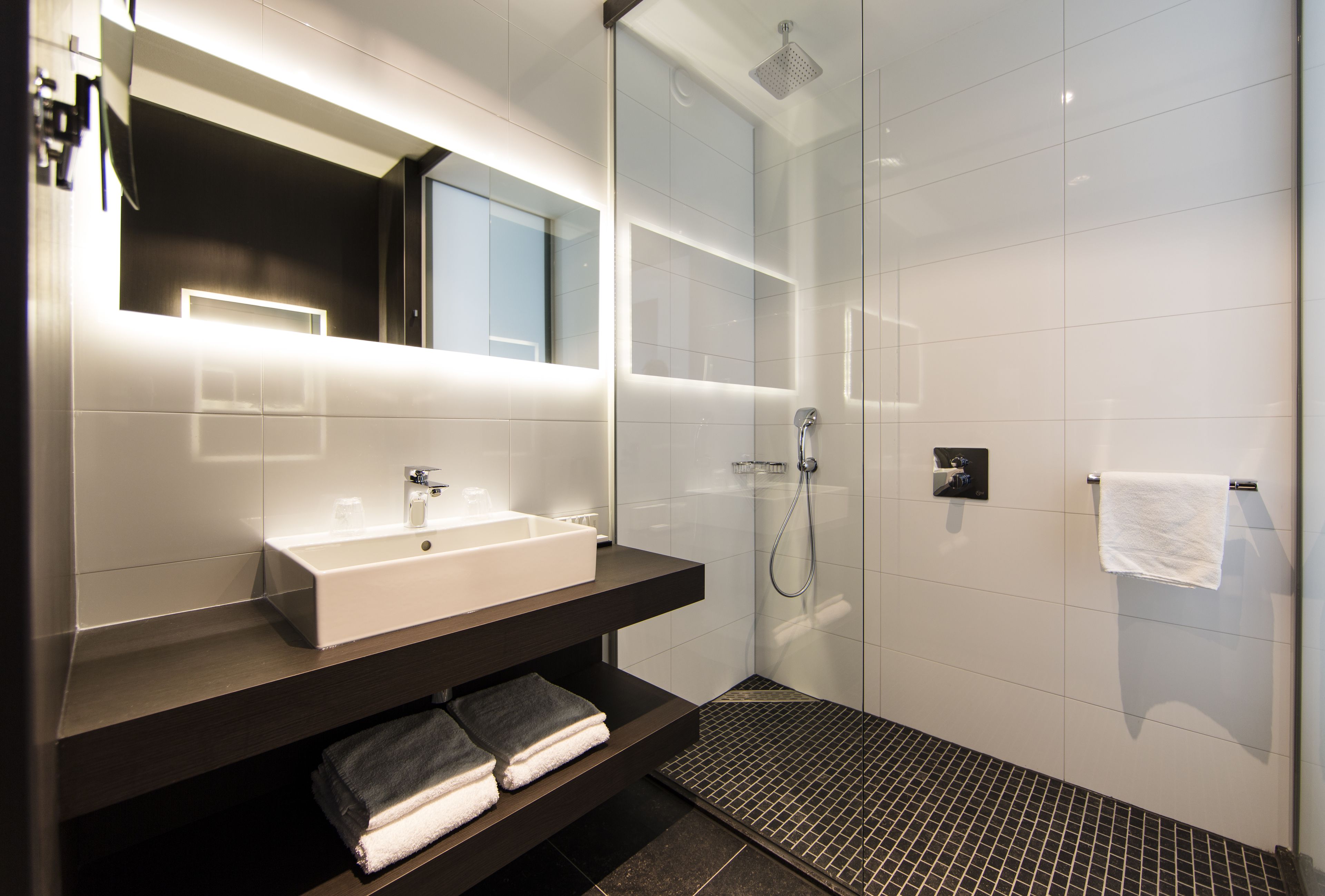 comfort twin room, 2 single beds | bathroom | rainfall showerhead, free toiletries, hair dryer, towels