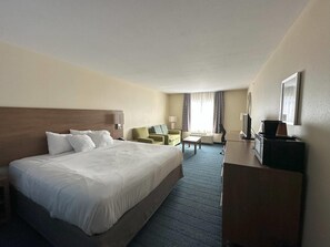 Suite, 1 King-Bett und Schlafsofa, rollstuhlgeeignete Dusche, Nichtraucher